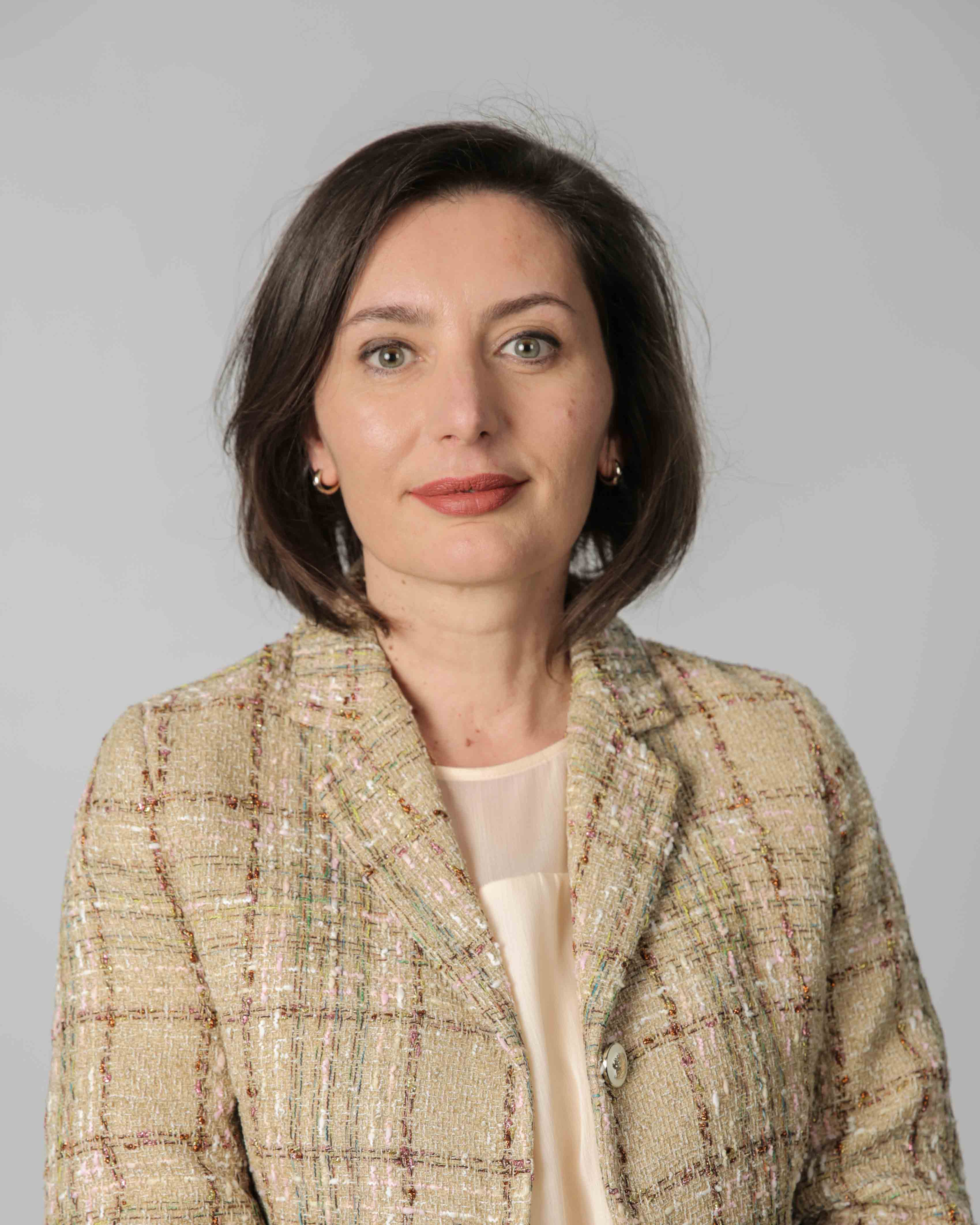 Prof. asoc. Dr. Aurora  Bakalli